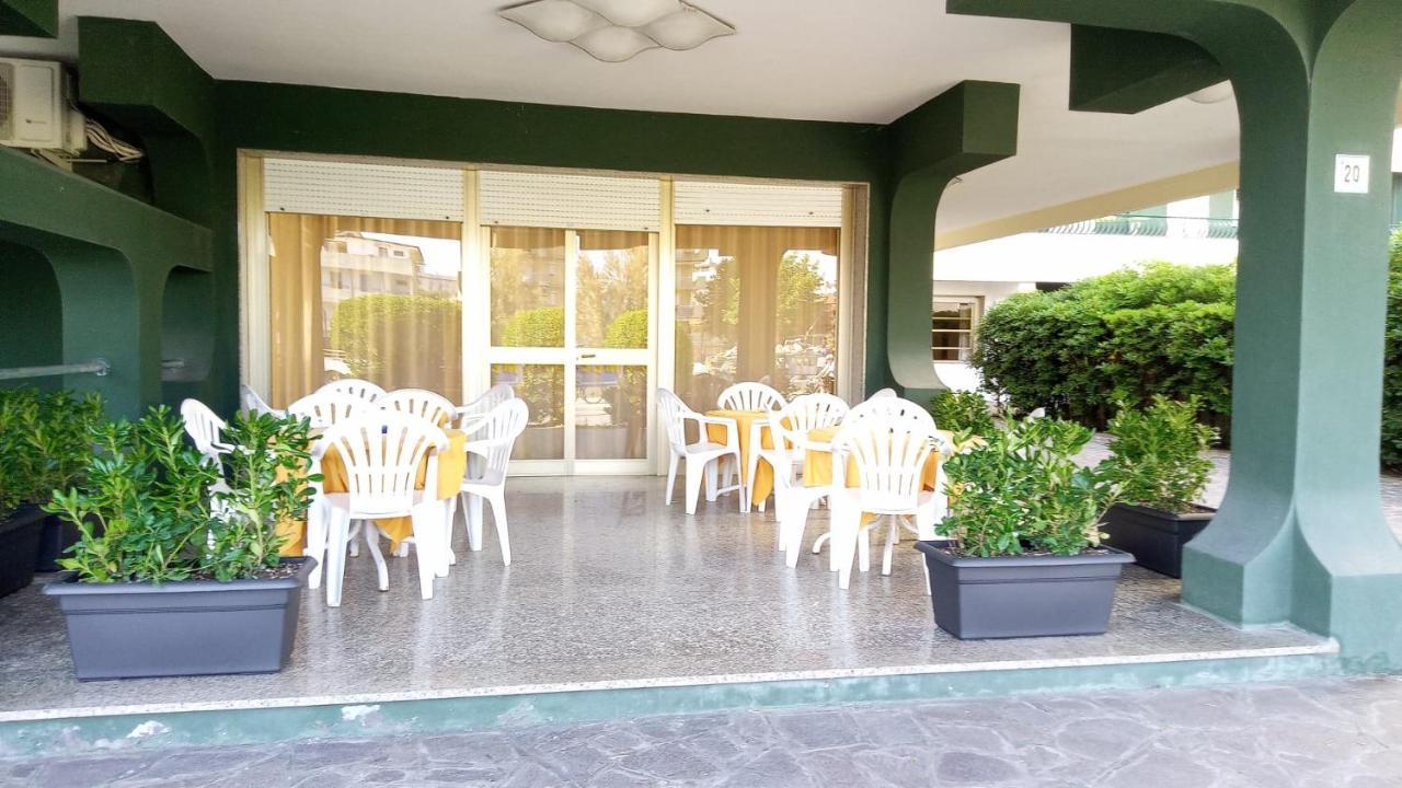בלריה-איגאה מרינה Hotel Meeting מראה חיצוני תמונה